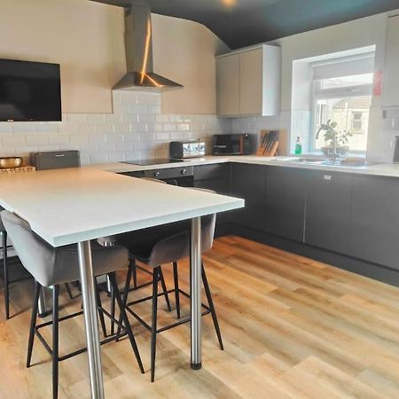 Sloane Modern 2 Bedroom Seafront Apartment แบล็คพูล ภายนอก รูปภาพ
