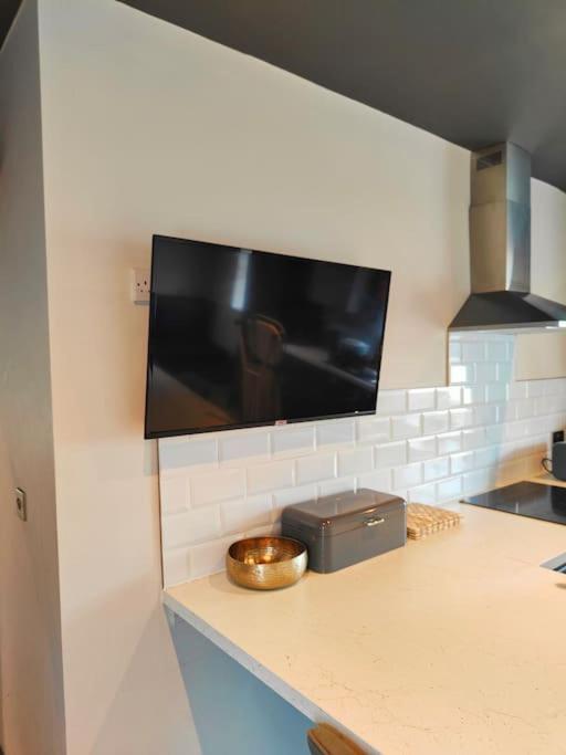 Sloane Modern 2 Bedroom Seafront Apartment แบล็คพูล ภายนอก รูปภาพ