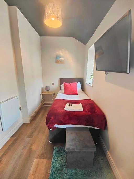 Sloane Modern 2 Bedroom Seafront Apartment แบล็คพูล ภายนอก รูปภาพ
