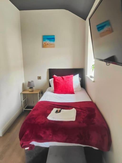 Sloane Modern 2 Bedroom Seafront Apartment แบล็คพูล ภายนอก รูปภาพ