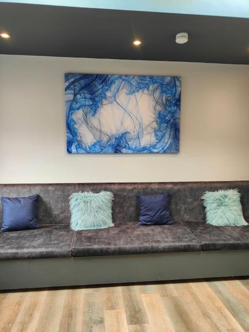 Sloane Modern 2 Bedroom Seafront Apartment แบล็คพูล ภายนอก รูปภาพ